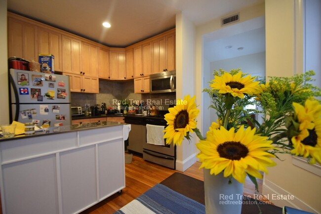 Building Photo - 183 Winthrop Rd Rental