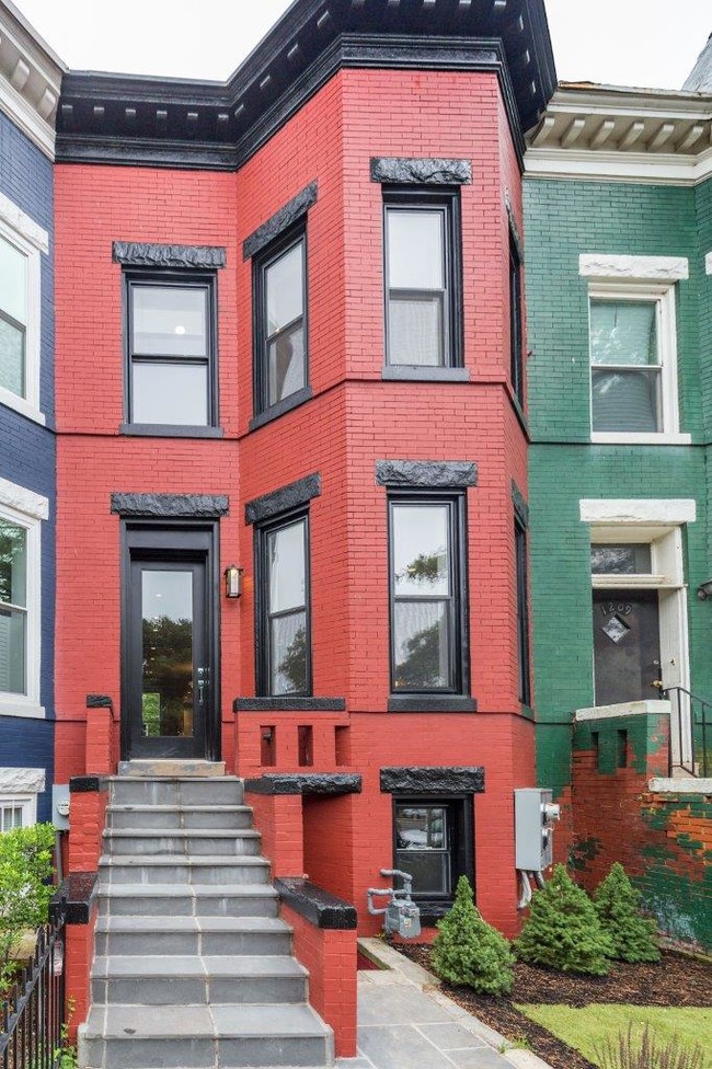 Photo - 1211 F St NE Townhome