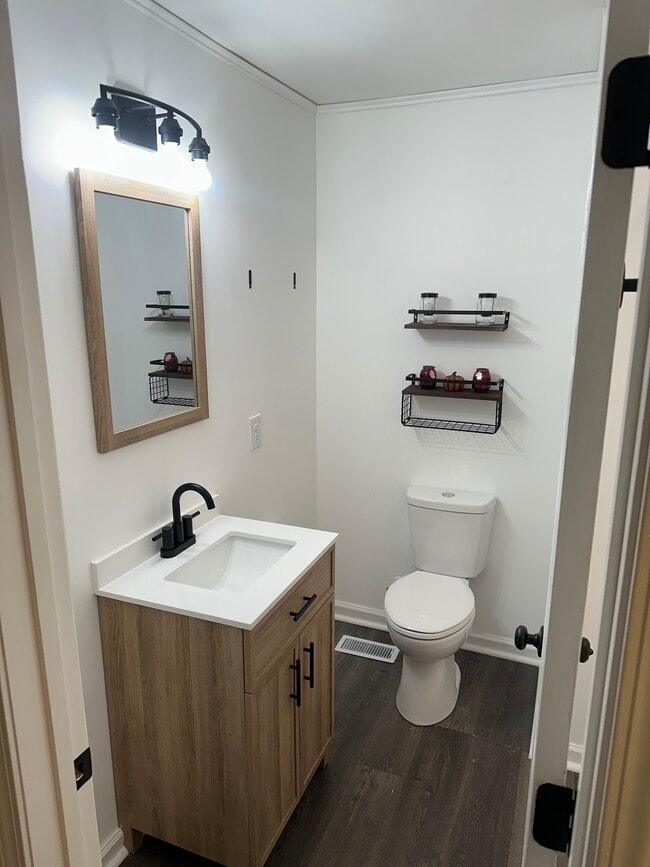 Photo - 1811 Nash St NW