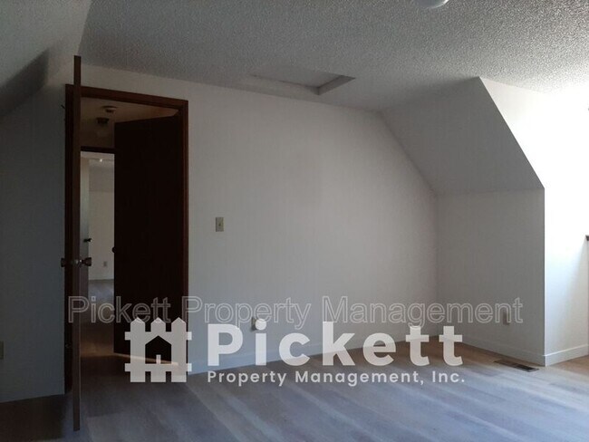 Photo - 770 NW Apple Blossom Loop