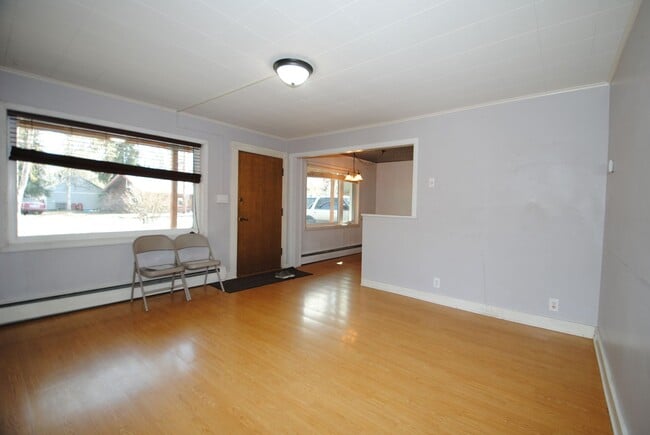 Photo - Spacious & centrally located 4 bed / 3 bath house FOR RENT