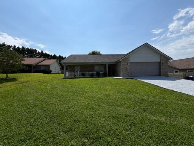 Building Photo - 2811 June Bug Way