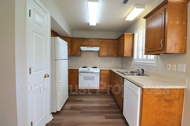 Photo - 294 Hastings Dr