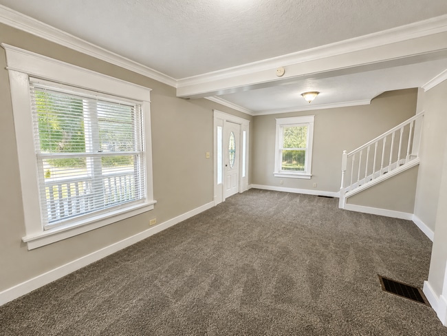 Photo - 323 N River Blvd