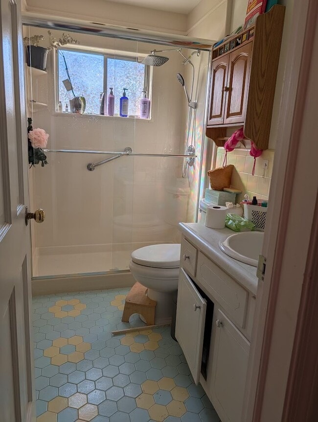 walk in shower - 4416 Cochise Trl