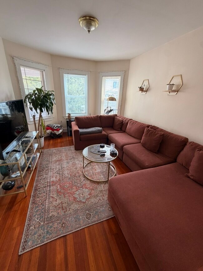 31 Barry St Unit 2