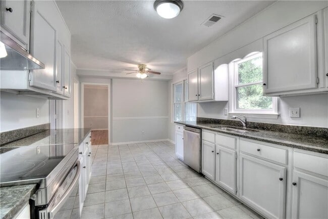 Photo - 493 Benson Hurst Dr SW