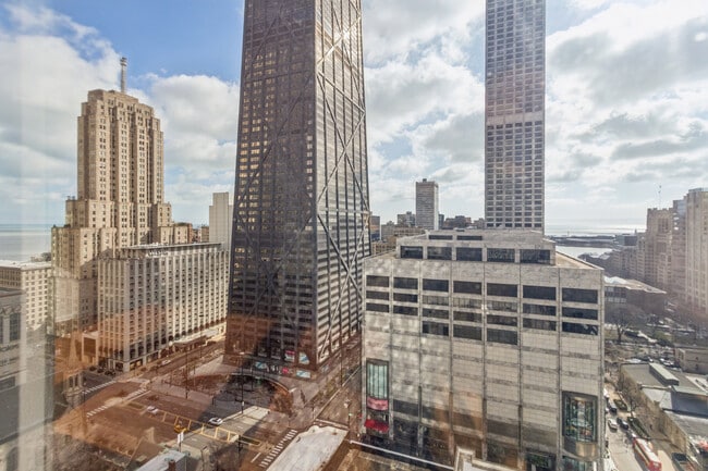 Photo - 111 E Chestnut St Unidad 25F