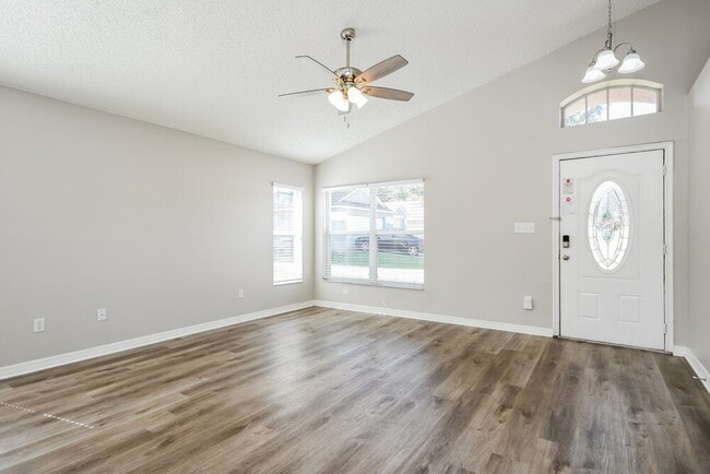 Photo - 652 Sitka Ct