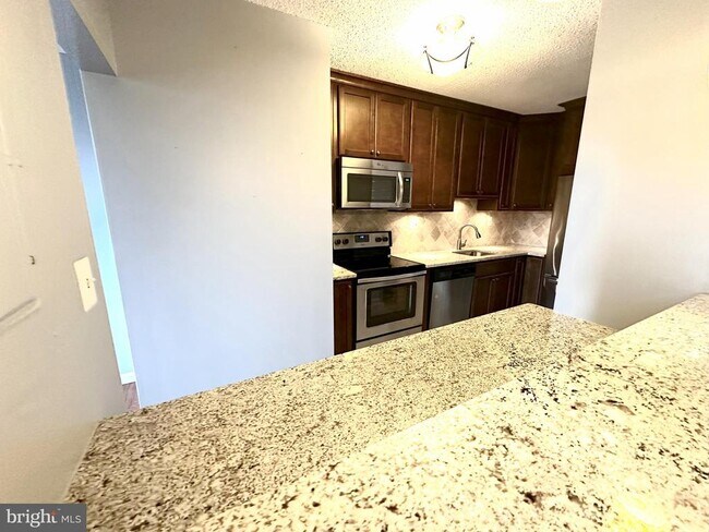 Photo - 5500 Holmes Run Pkwy Unidad 410