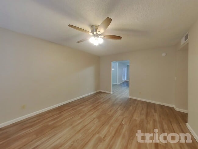 Photo - 904 W Yale Dr