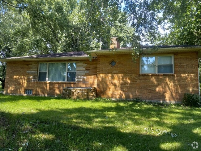 Building Photo - Three Bed, One Bath Brick Ranch in Benton ... Rental