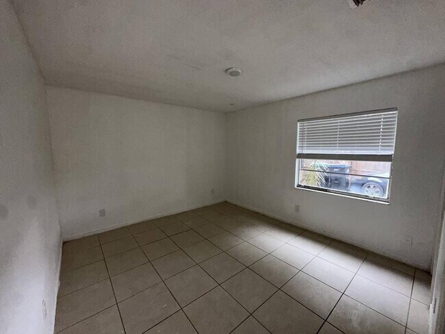 Photo - 5523 Lehigh Ave Unit 1