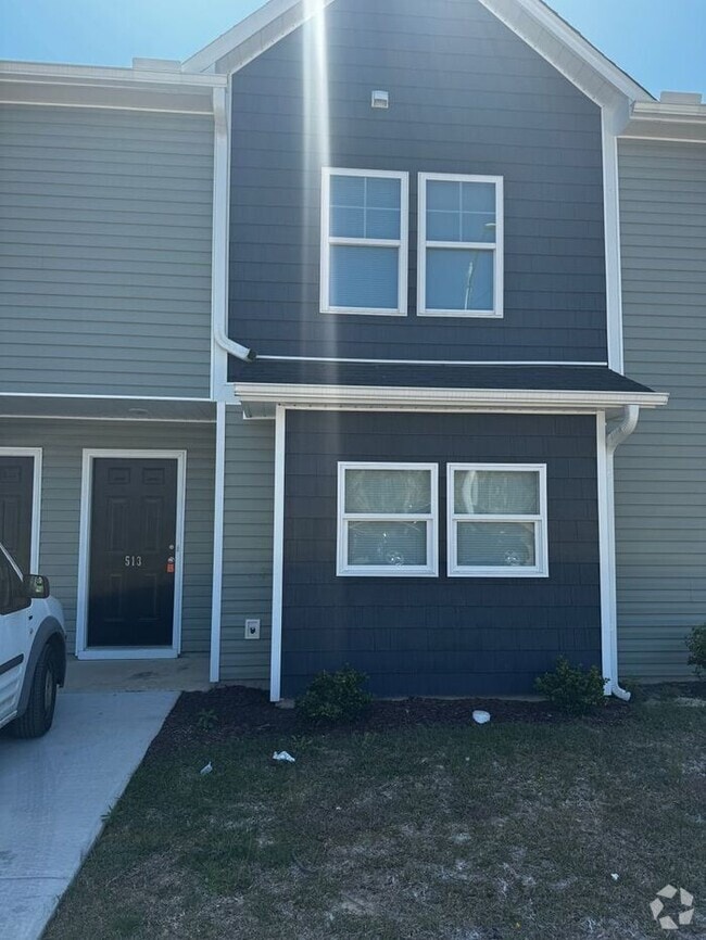 Building Photo - 2 bedroom 2.5 bath Townhouse in Hope Mills