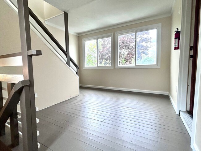 Photo - 199 Beck Ave Unidad 2
