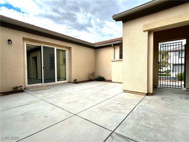 Photo - 2745 Borthwick Ave