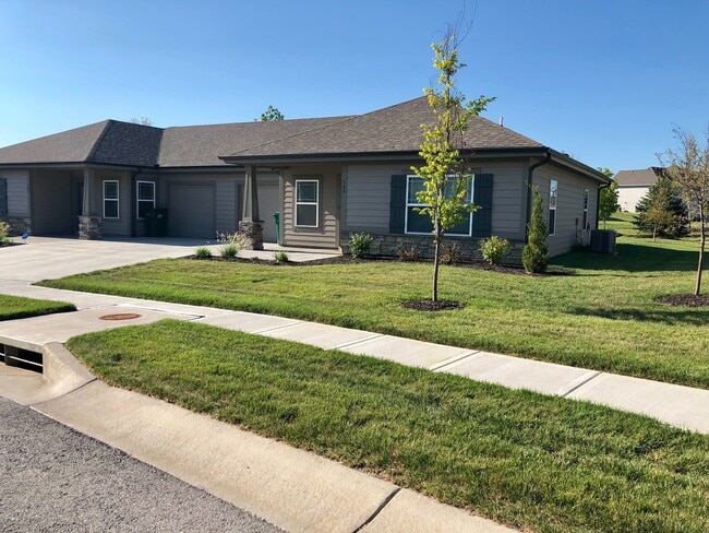 Photo - 2 Bed | 2 Bath | 1 Car Garage; Single Level Attached Villa in Blue Springs