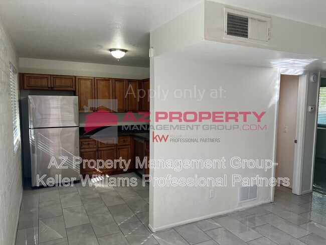 Photo - 207 S 3rd St