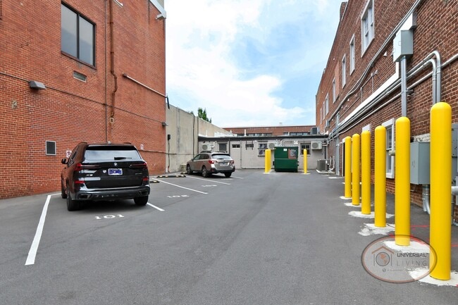 Estacionamiento reservado con unidades seleccionadas - The Henry on Main