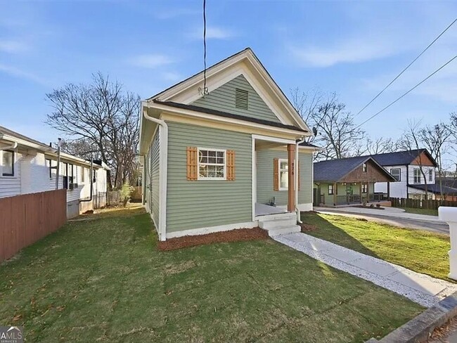 Photo - 976 Linam Ave SE
