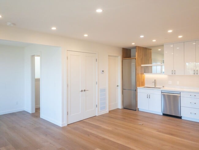 Photo - Stunning, Fully Remodeled Jr. 1bd/1ba! Remodeled! Private Deck! Parking! Laundry! PROGRESSIVE! Unit 10A