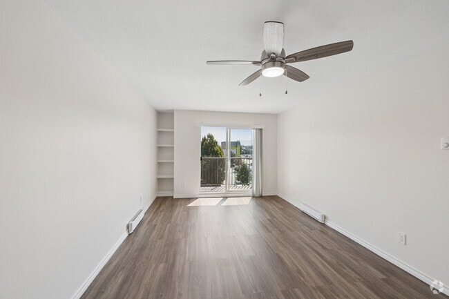 1BR, 1BA - 630SF - Living Room