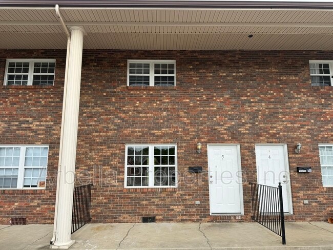 Building Photo - 133 Walker St