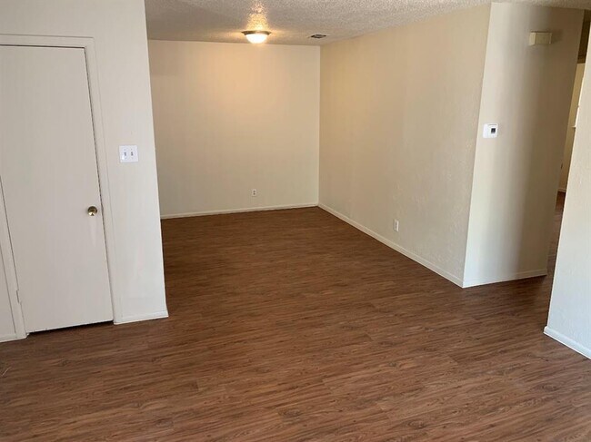 Photo - 419 Live Oak St