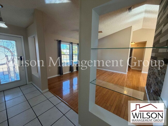 Photo - 1366 Valhalla St