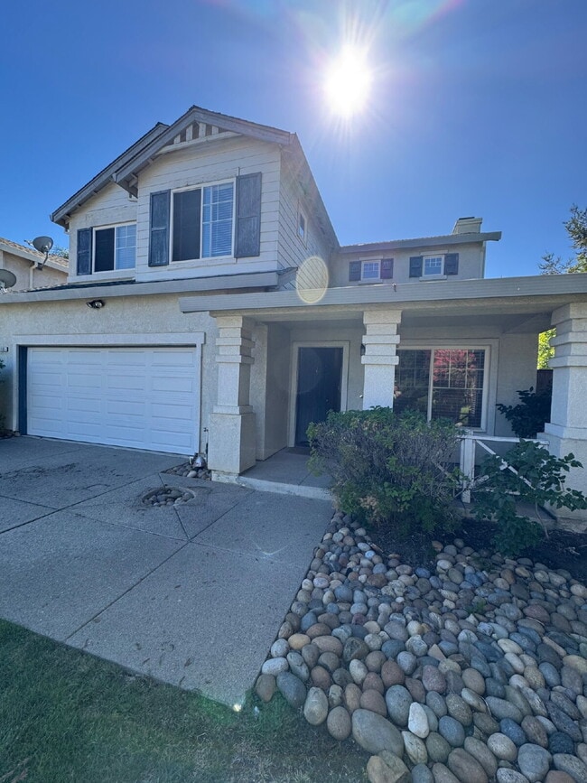 Photo - Gorgeous 3 Bedroom, 2 1/2 Bathroom Home in Perfect Brentwood Location