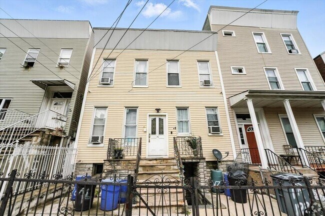 Building Photo - 122 Hutton St Unit 2R Rental