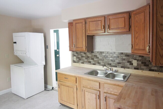 Building Photo - 327 West St Unit 2