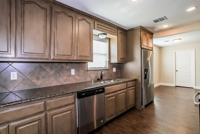 Photo - 2102 Colonial Dr