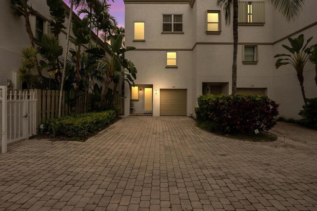 Photo - 717 SW 4th Ave