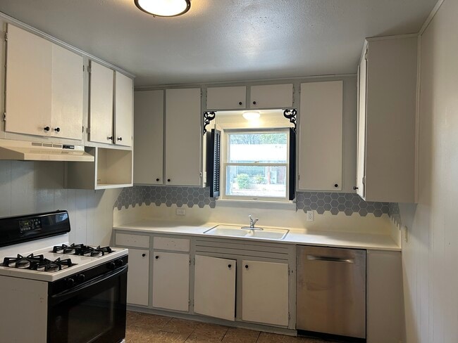 Photo - 1802 Vine St