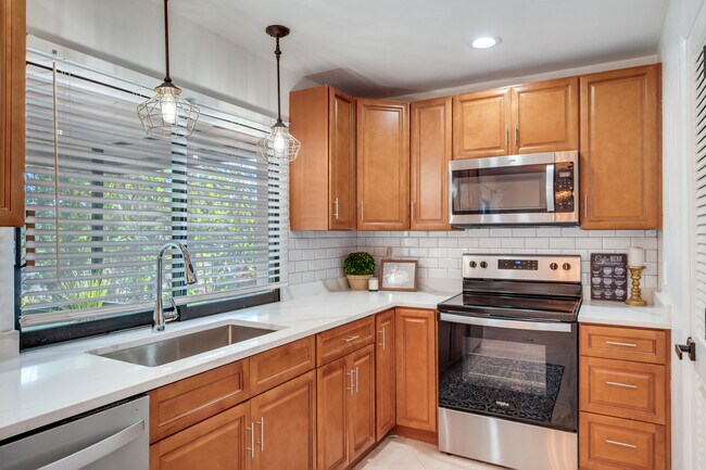 Photo - 1759 Azalea Ln