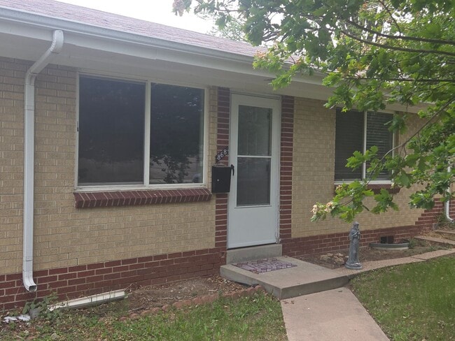 Building Photo - 2 Bed 1 Bath in Prime Dener Location