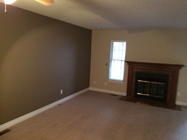 Photo - 3 Bed 2 Bath Townhouse in Louisville Available July!!