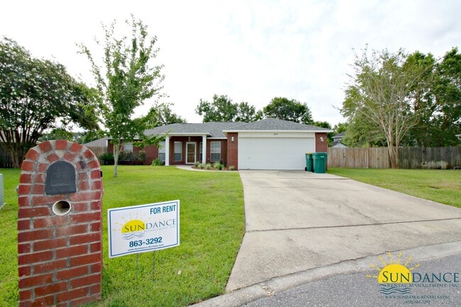 Building Photo - Stunning 4 Bedroom Home in Niceville