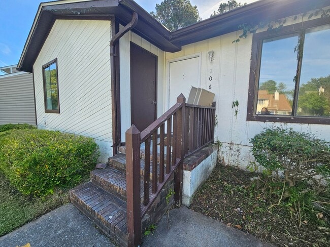 Building Photo - Newly Renovated 2 Bedroom Off Of GumBranch