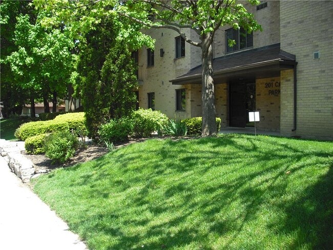Photo - 201 Campus Pky