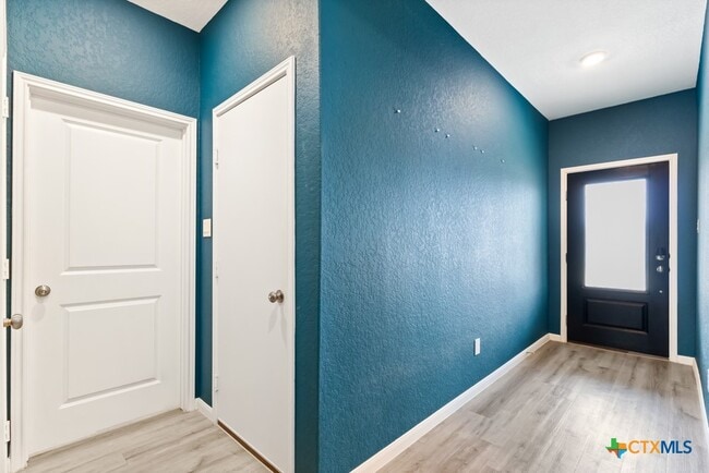 Photo - 2924 Whinchat