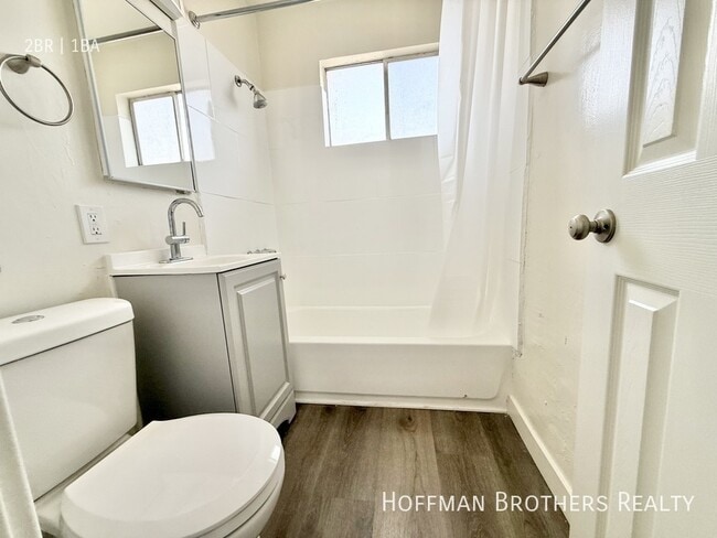 Photo - 7919 S Hoover St Unidad 9