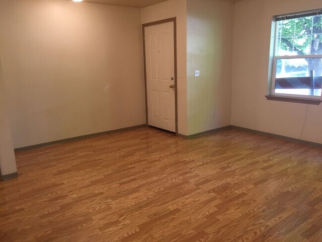 962/964/966 E.18th Ave