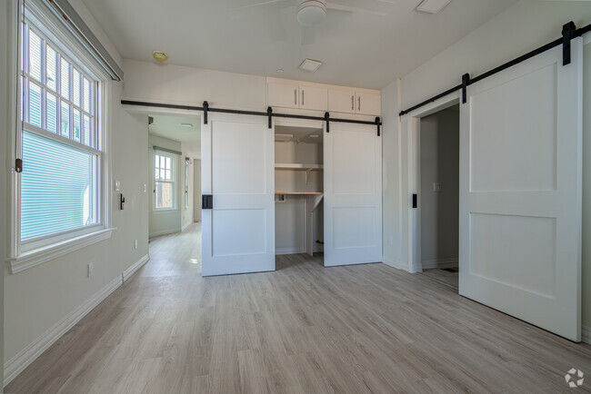 Interior Photo - 1620-1624 21st St Rental