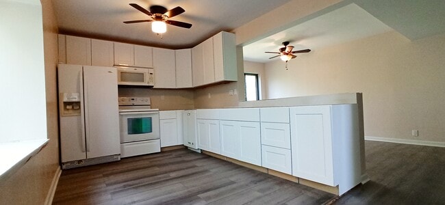 Spacious Kitchen 16 ft. x 9 ft. - 124 Roberts Ln Unit 101