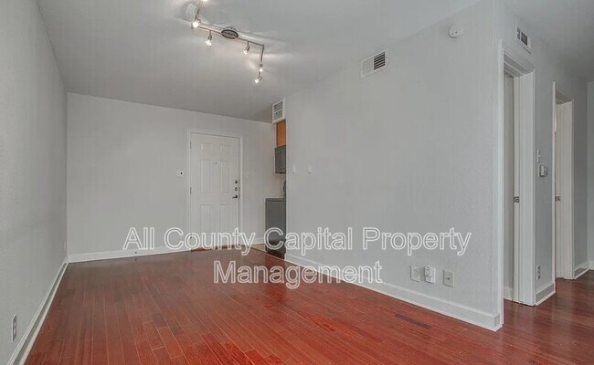 Photo - 2020 S Congress Ave