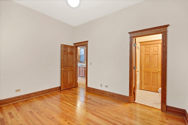 Photo - 1238 N Noble St Unit 3