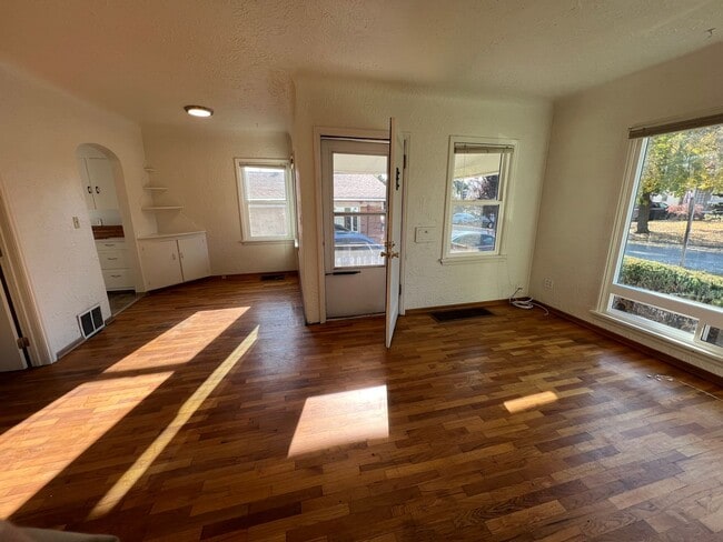 Building Photo - d219 Unit 2