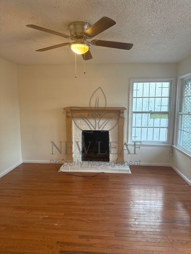 Photo - 1100 W 39th Pl Unit 1